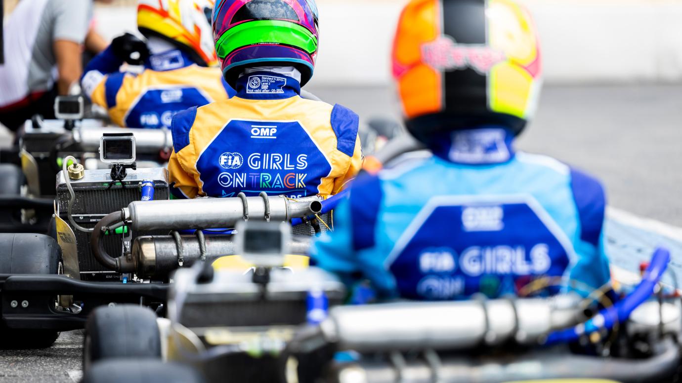 Finalists of the Junior pathway of the FIA Girls on Track – Rising Stars 2022 edition with their karts on the starting grid